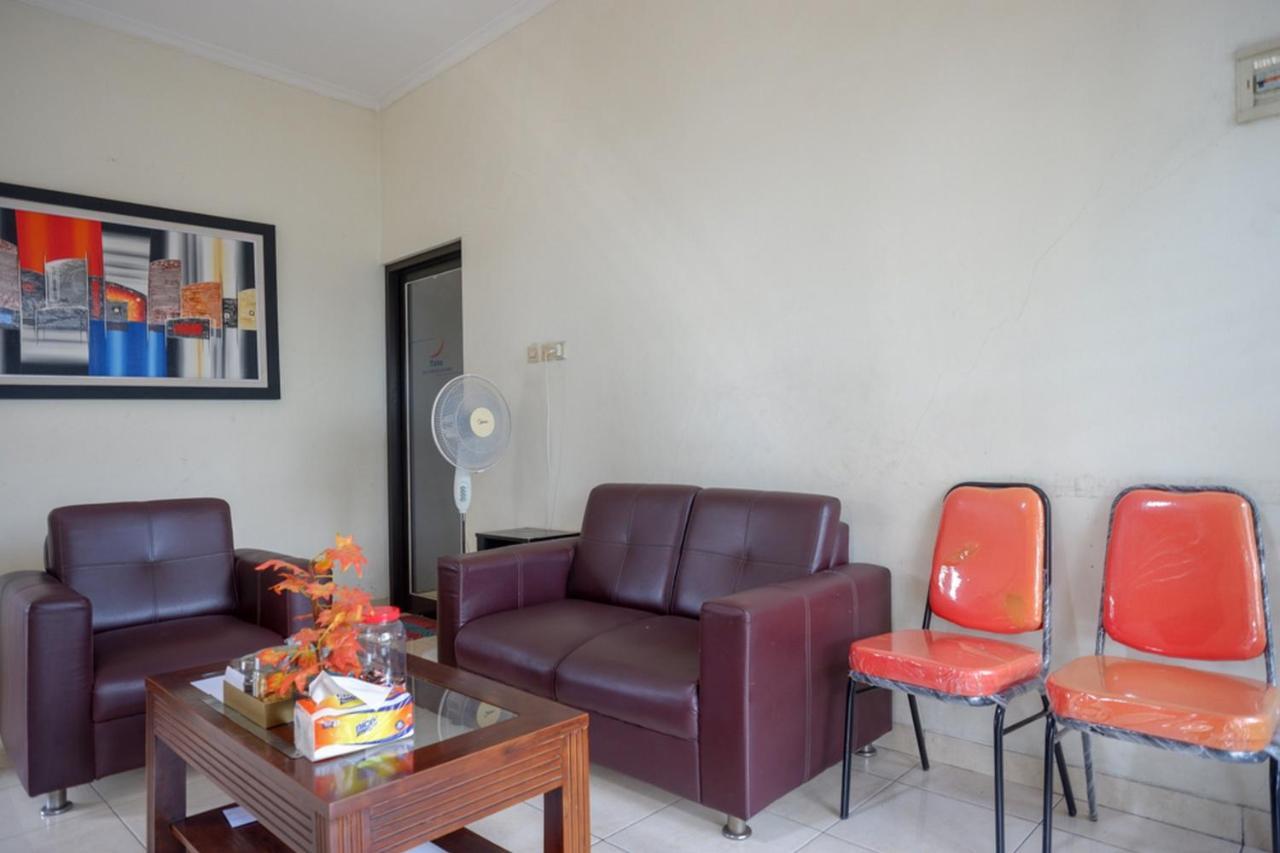 Reddoorz Syariah Near Exit Tol Krapyak Semarang Hotel Exterior photo