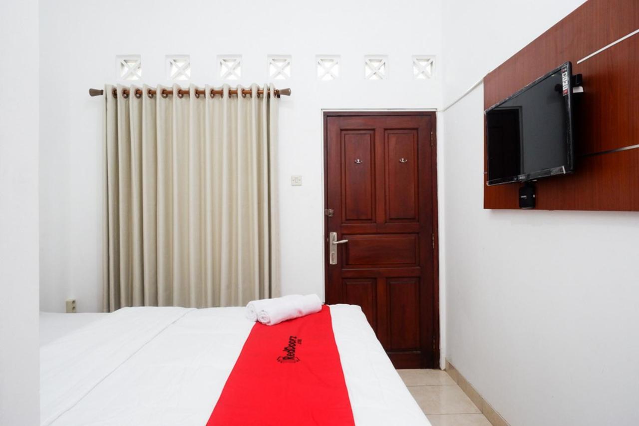 Reddoorz Syariah Near Exit Tol Krapyak Semarang Hotel Exterior photo