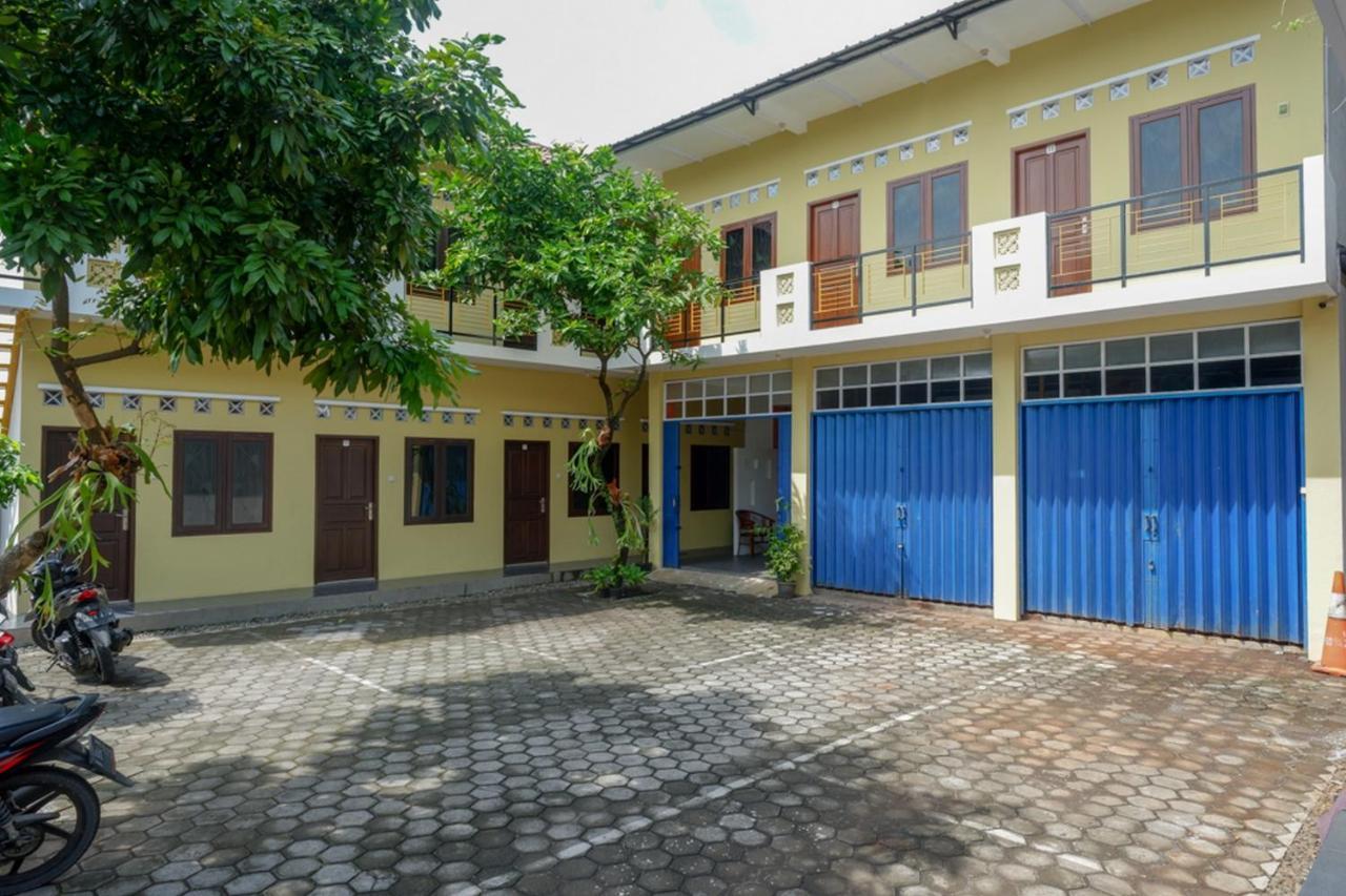 Reddoorz Syariah Near Exit Tol Krapyak Semarang Hotel Exterior photo