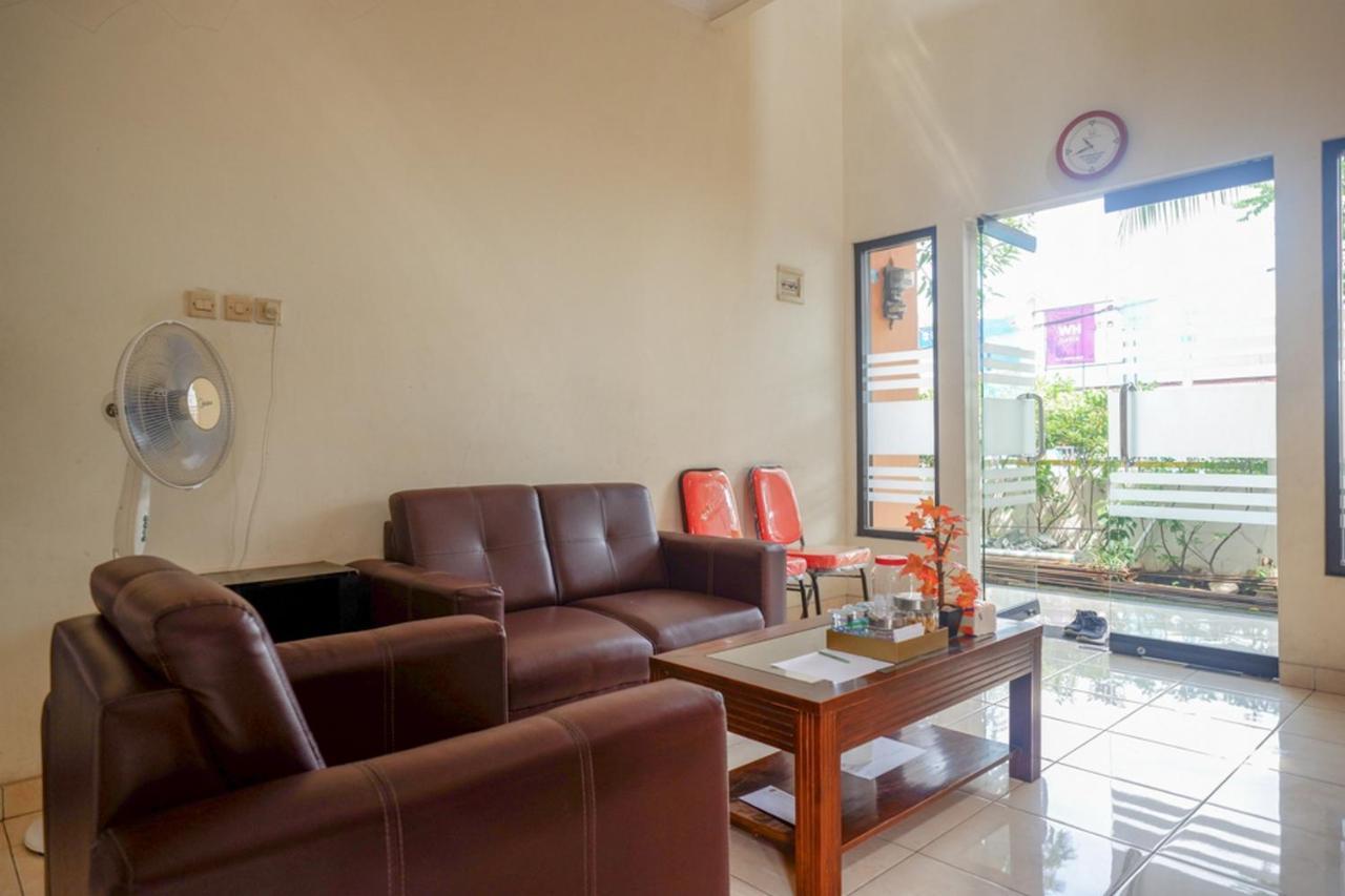 Reddoorz Syariah Near Exit Tol Krapyak Semarang Hotel Exterior photo