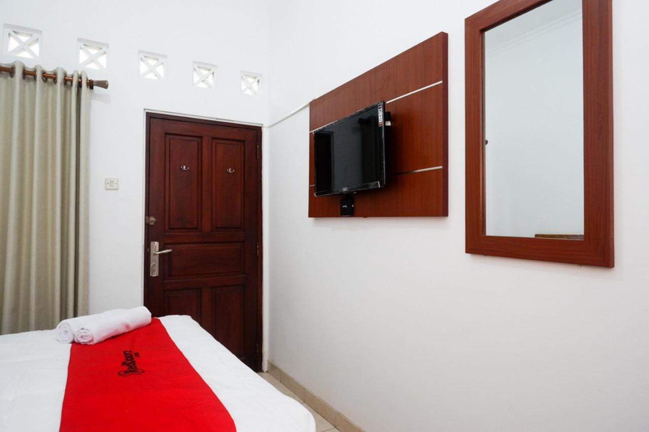 Reddoorz Syariah Near Exit Tol Krapyak Semarang Hotel Exterior photo