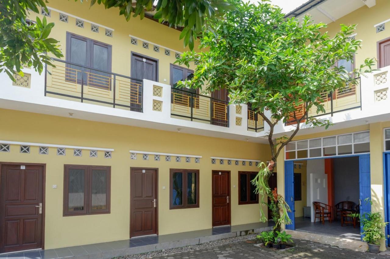 Reddoorz Syariah Near Exit Tol Krapyak Semarang Hotel Exterior photo