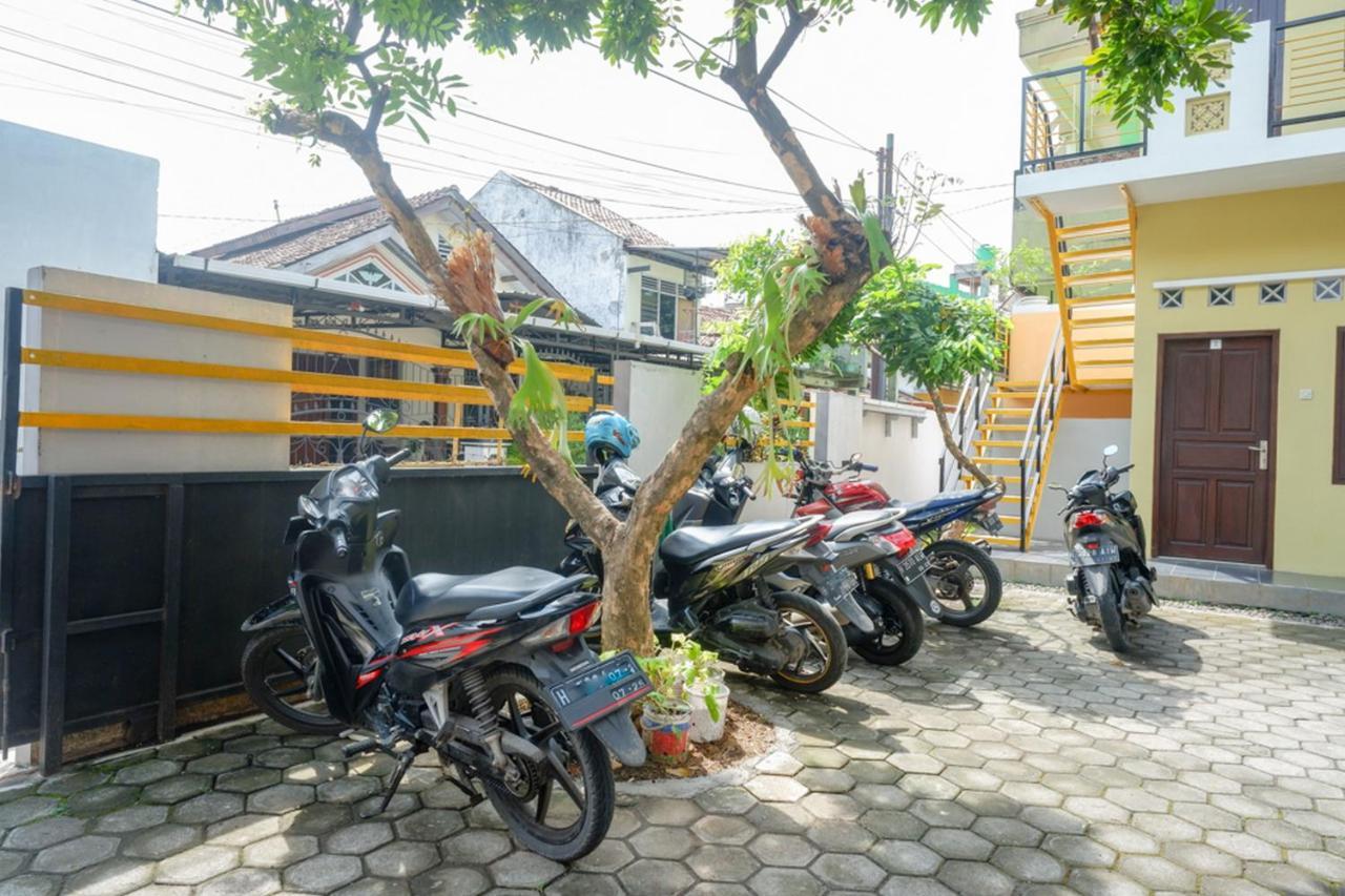 Reddoorz Syariah Near Exit Tol Krapyak Semarang Hotel Exterior photo